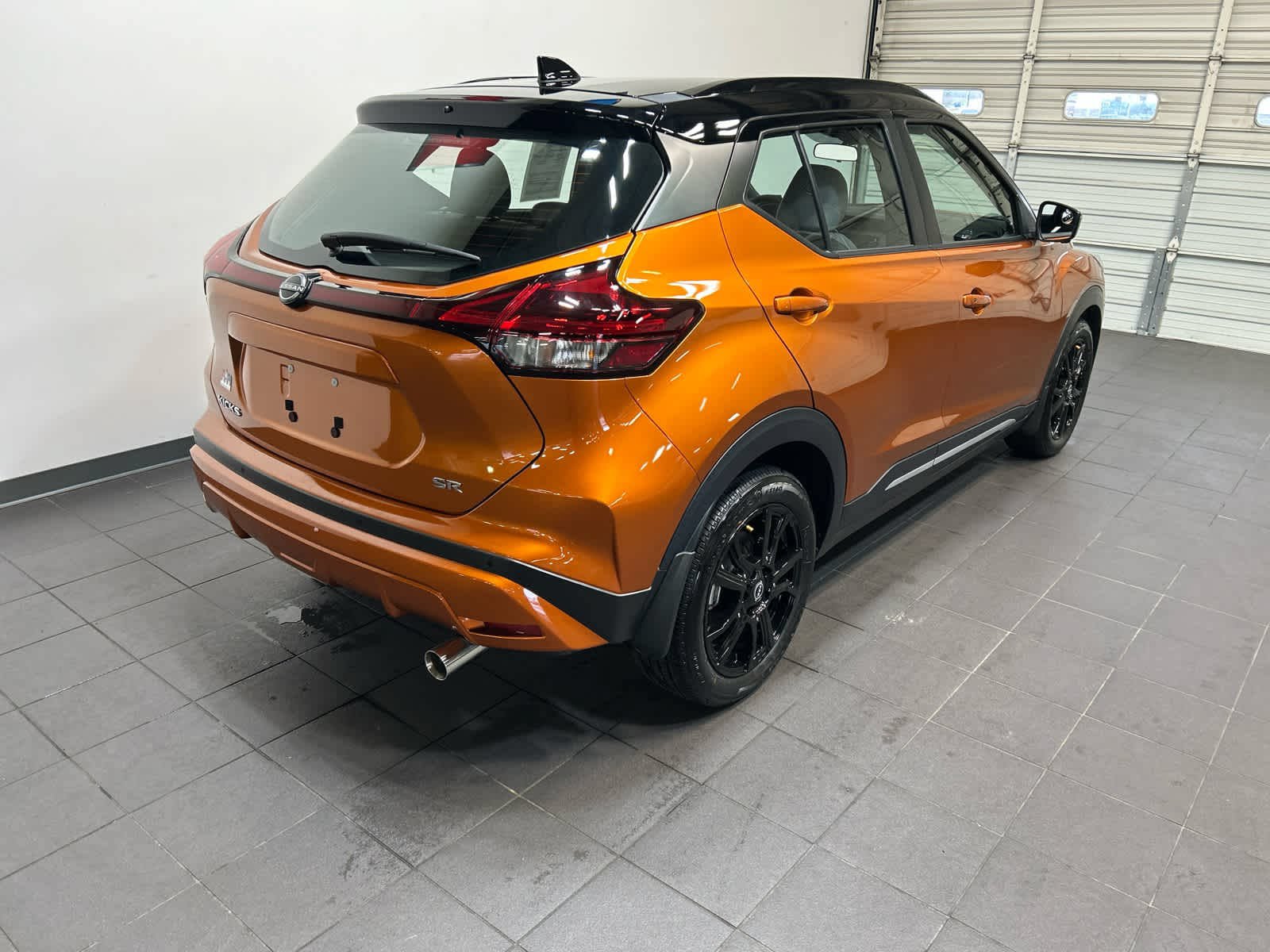 Used 2023 Nissan Kicks SR w/ SR Premium Package FWD image 3