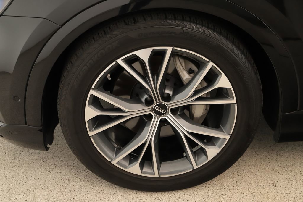 Used 2023 Audi Q8 Prestige w/ Prestige Package image 37