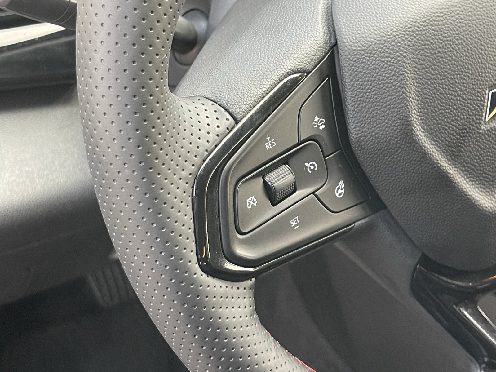 Used 2024 Chevrolet Trax RS w/ Driver Confidence Package FWD image 25