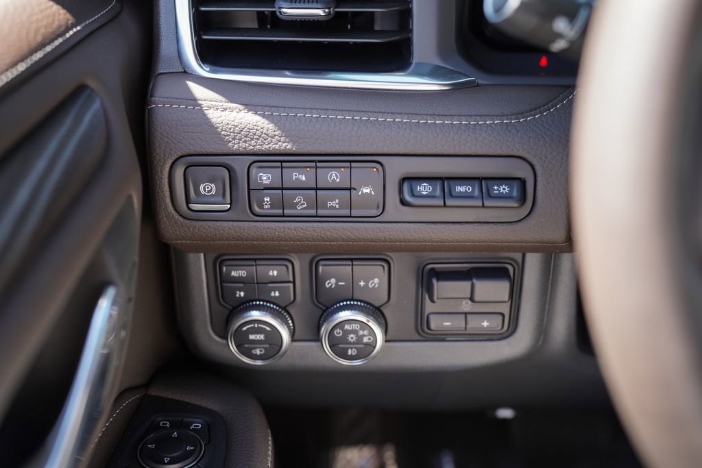 Used 2024 GMC Yukon Denali w/ Advanced Technology Package AWD/4WD image 31