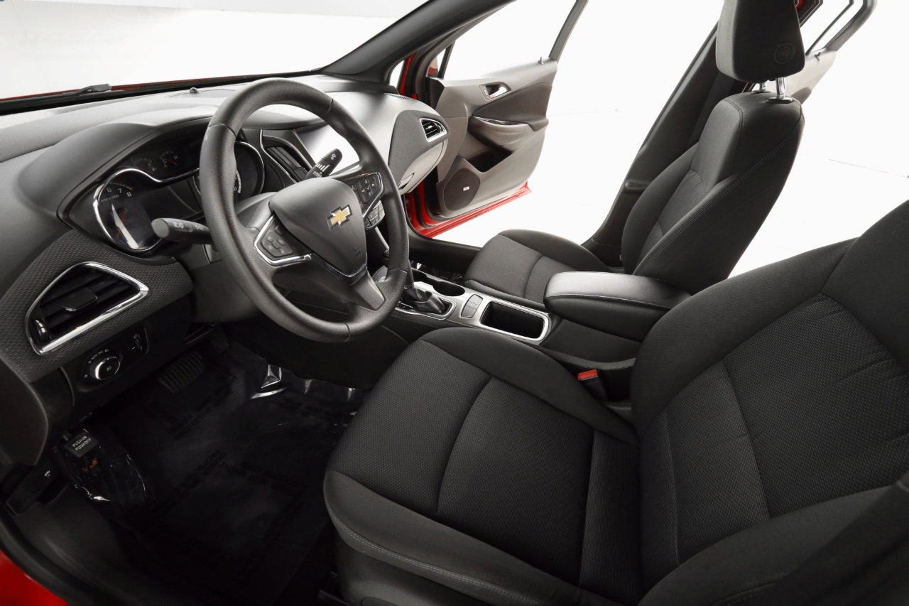 Used 2016 Chevrolet Cruze LT w/ Sun And Sound Package image 11