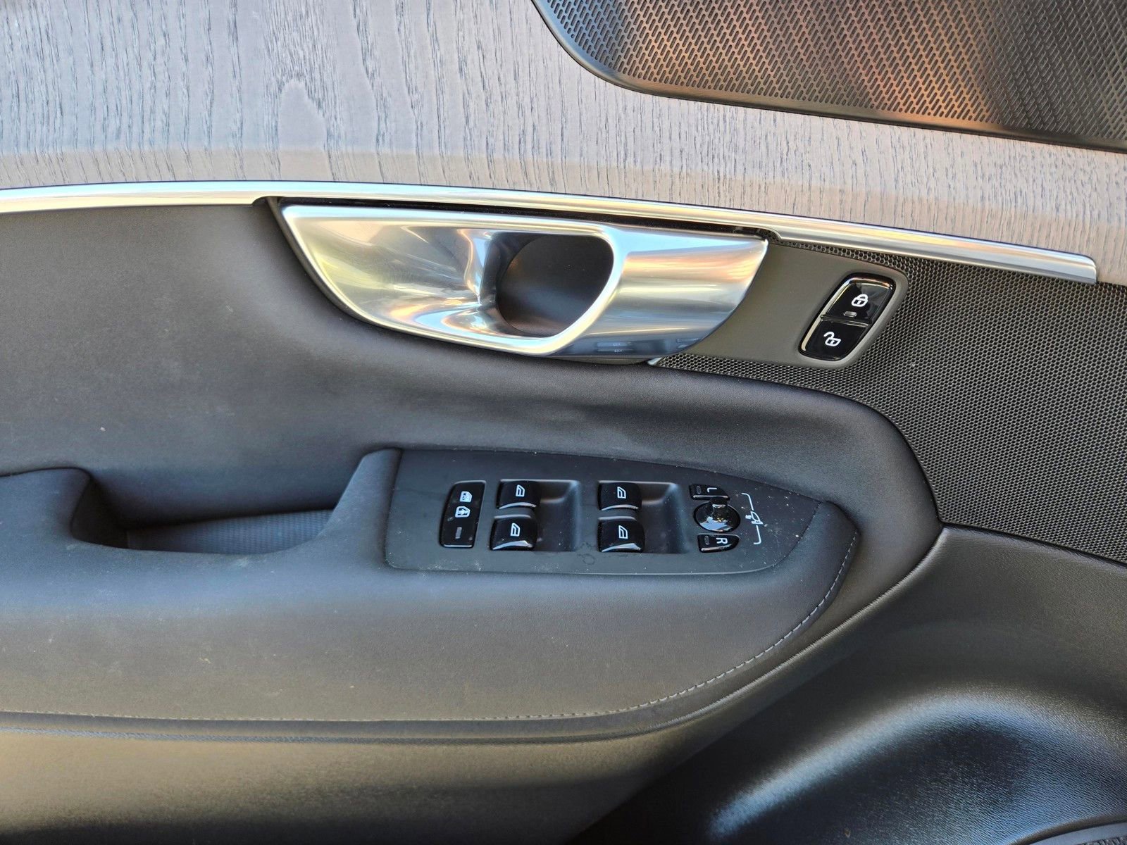 Certified 2025 Volvo XC90 T8 Ultra w/ Protection Package Premier image 22