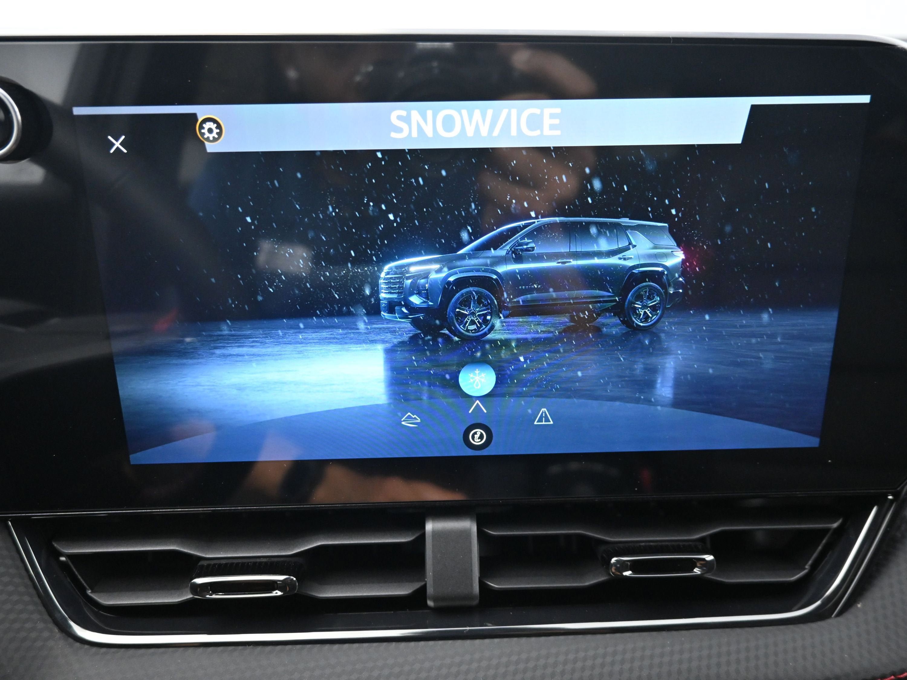 New 2026 Chevrolet Equinox RS w/ Safety and Technology Package AWD/4WD image 25
