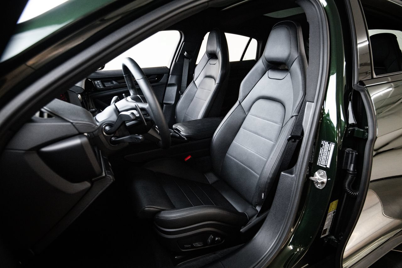 Certified 2025 Porsche Panamera image 5