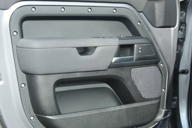 Used 2023 Land Rover Defender 110 image 21