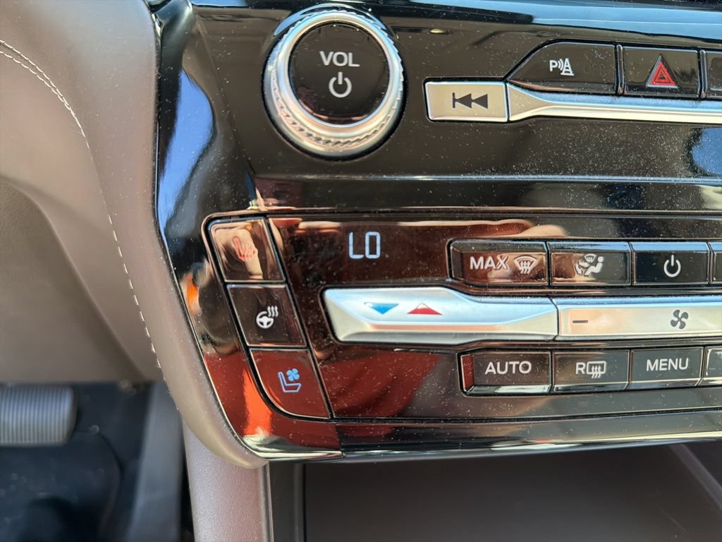 Used 2021 Ford Explorer Platinum w/ Equipment Group 601A AWD/4WD image 19