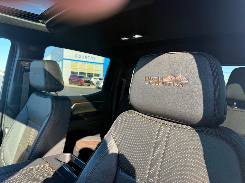 Used 2025 Chevrolet Silverado 1500 High Country w/ Technology Package image 16
