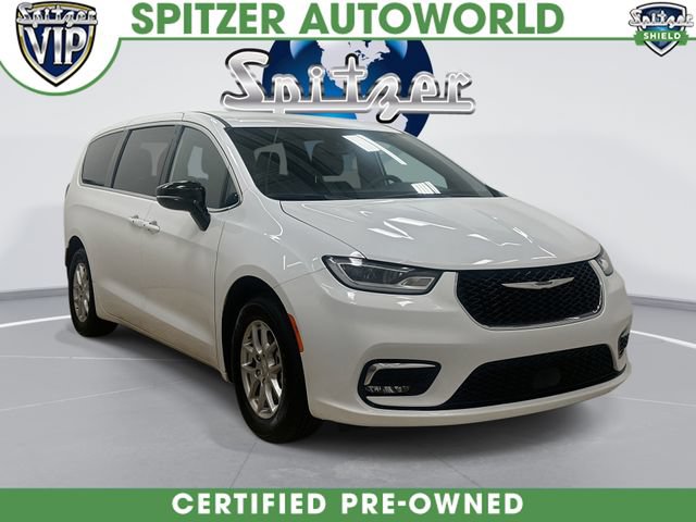 Used 2025 Chrysler Pacifica Select
