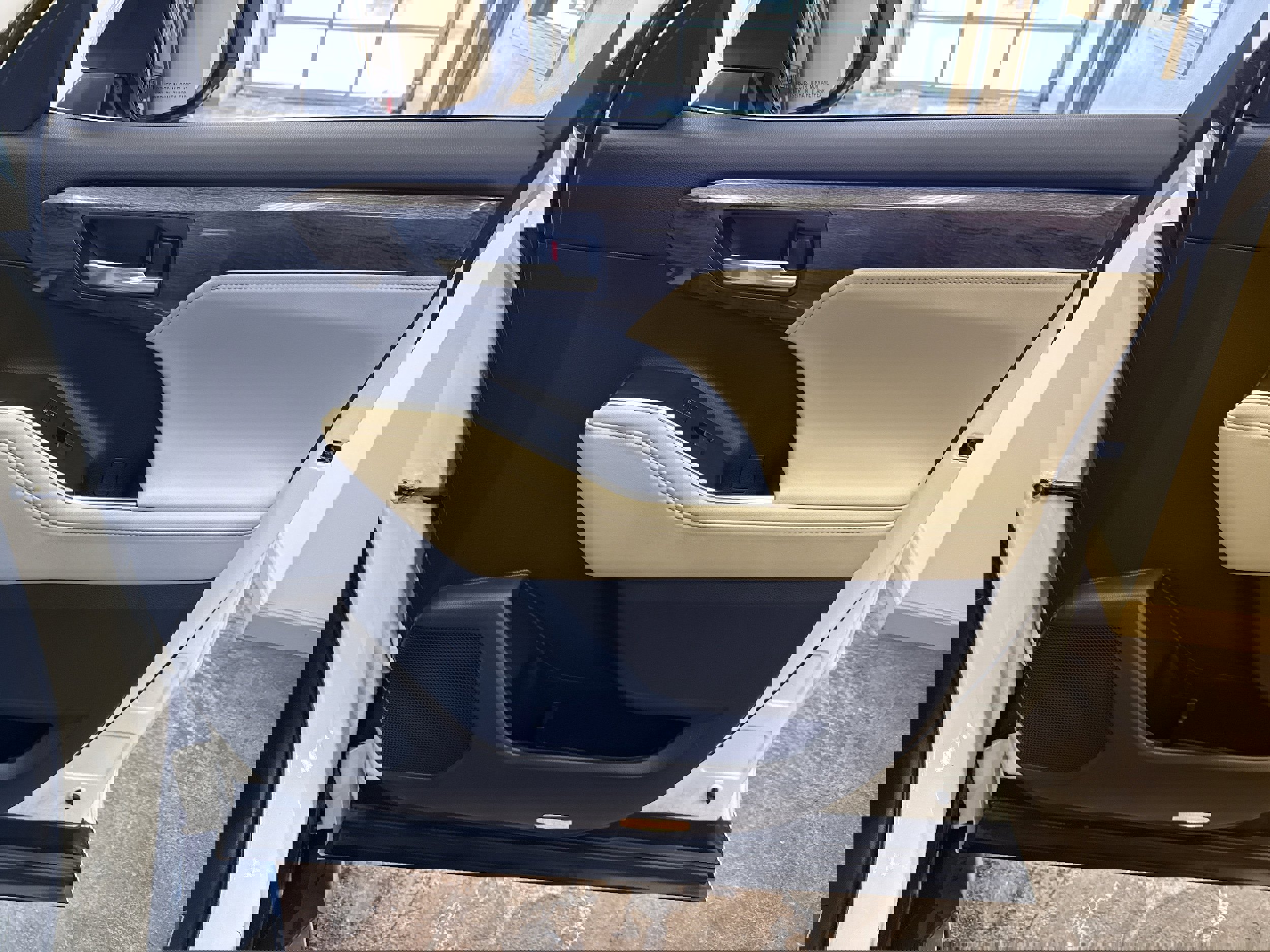 Used 2023 Toyota Highlander Limited image 16