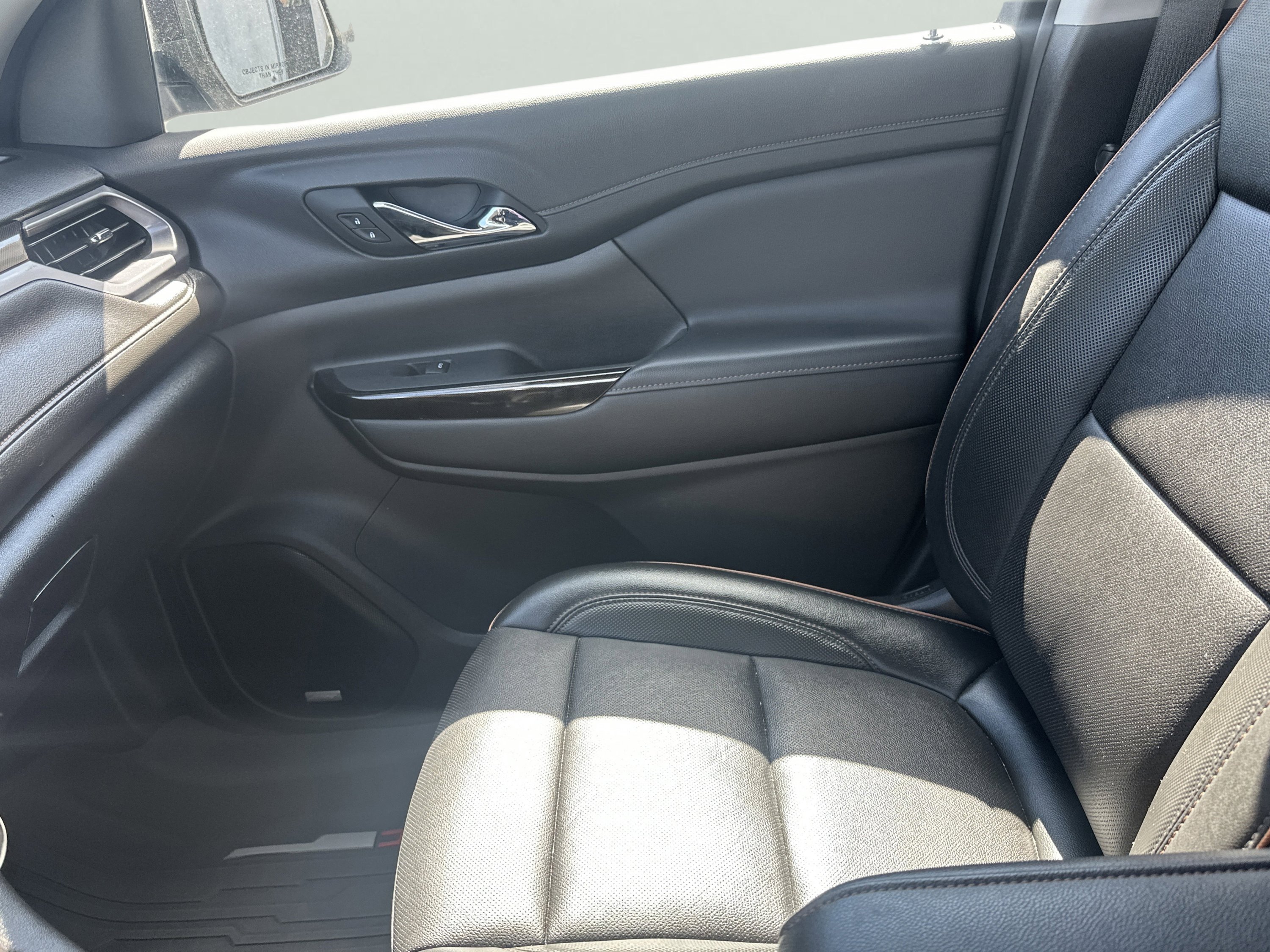 Used 2022 GMC Acadia AT4 w/ Technology Package image 23