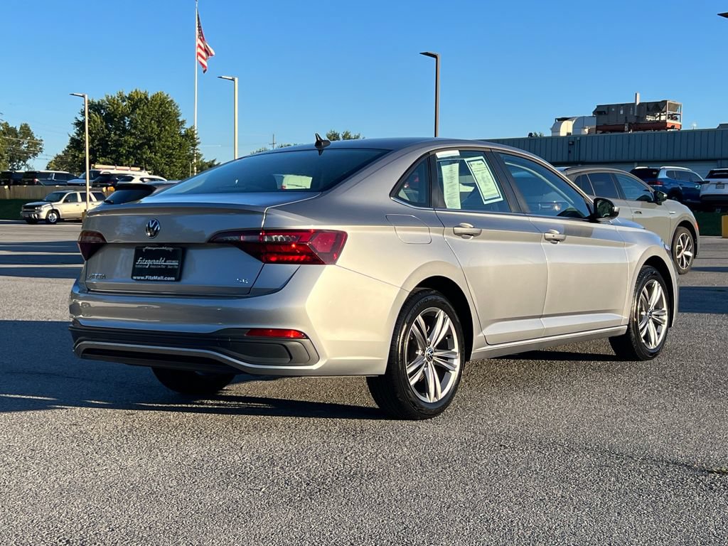 Used 2024 Volkswagen Jetta SE FWD image 8