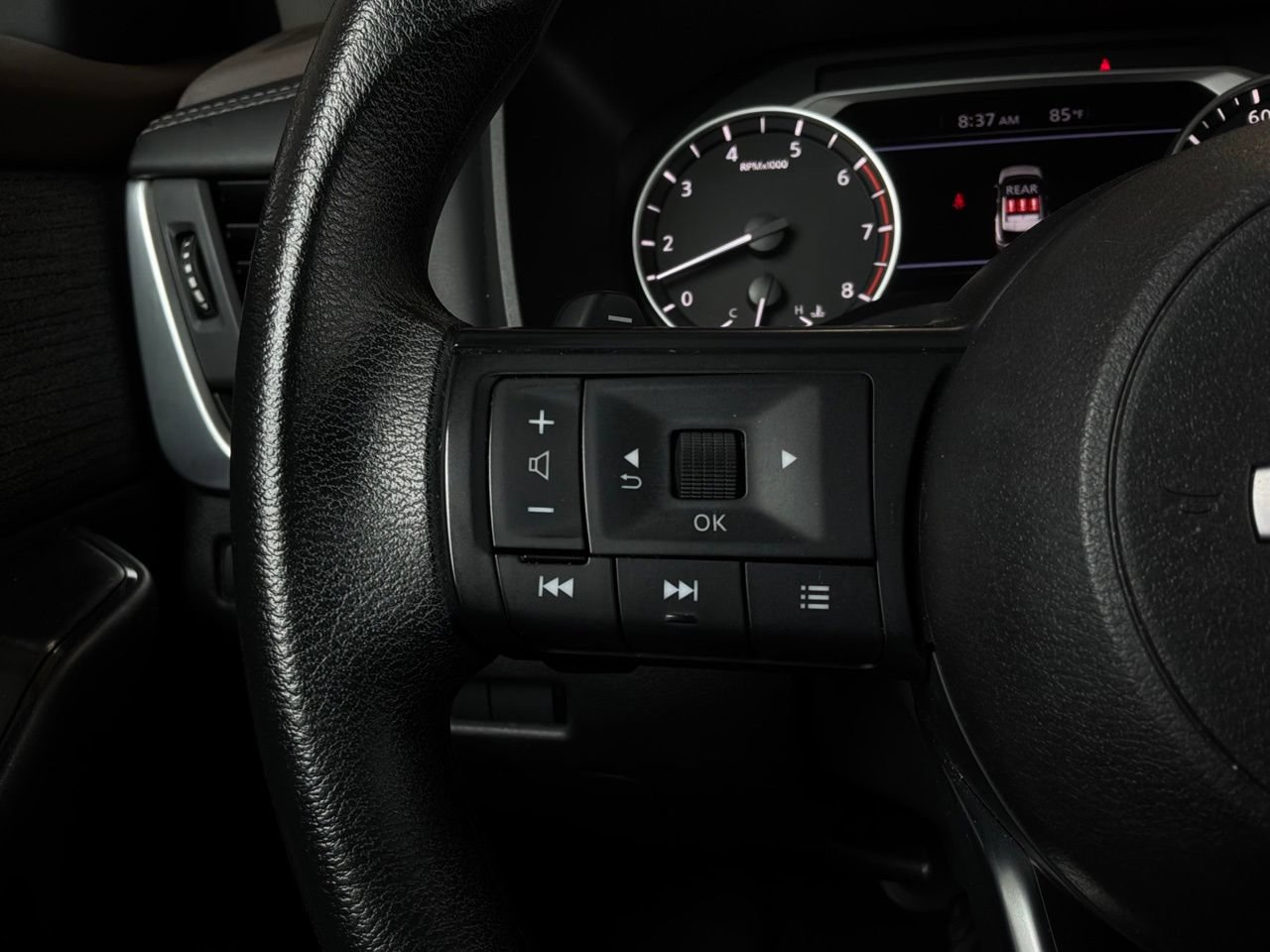 Used 2023 Nissan Rogue S AWD/4WD image 35