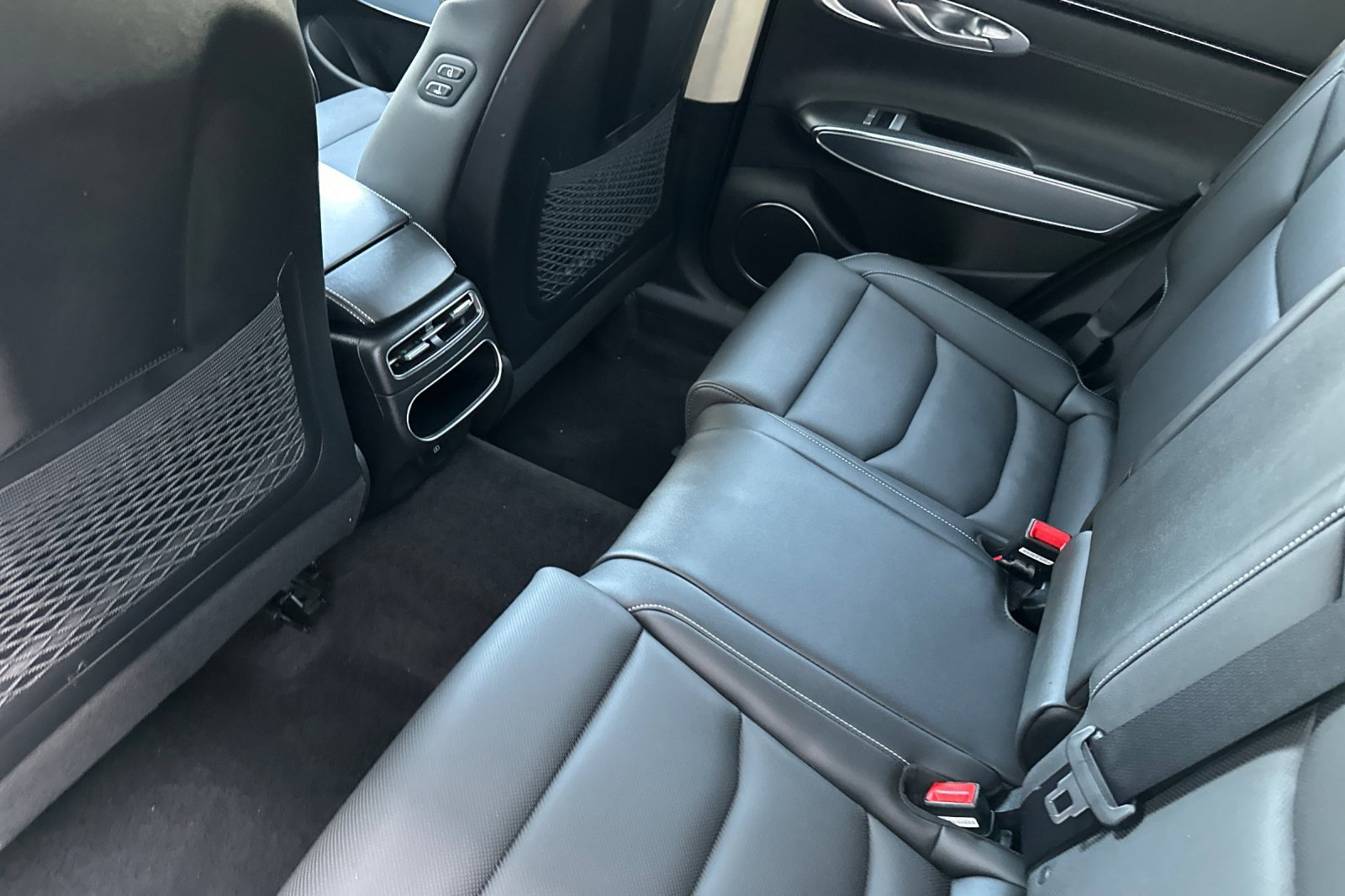 Used 2023 Genesis GV70 2.5T w/ Select Package image 13