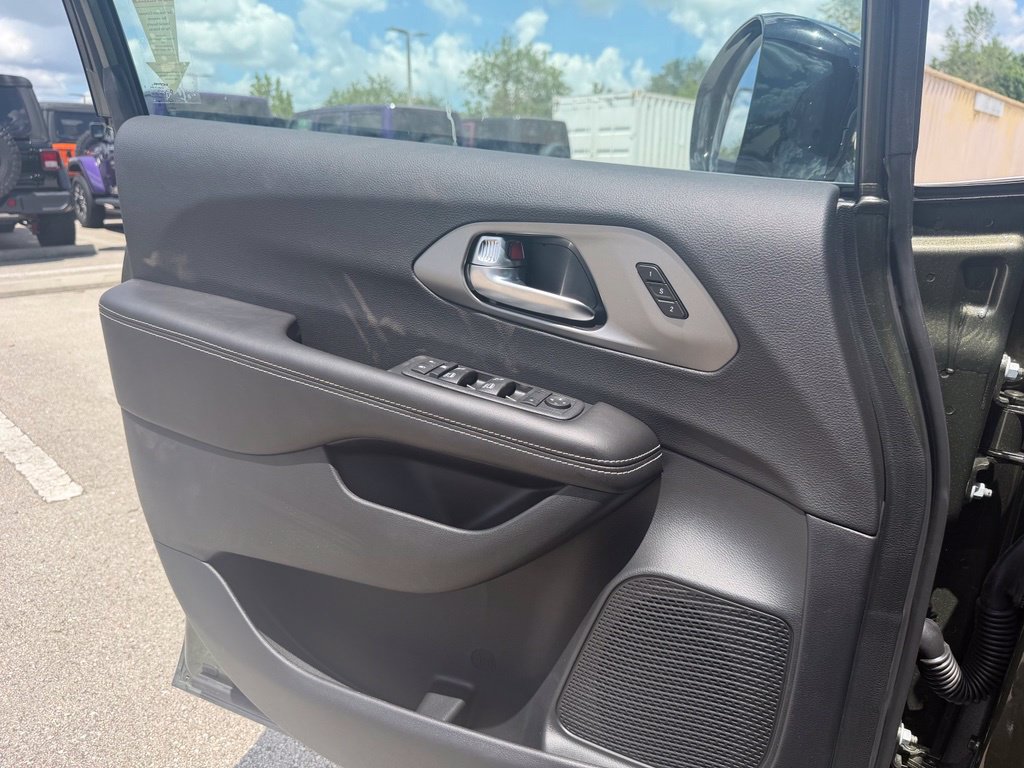 New 2027 Chrysler Pacifica Select w/ Family Tech Group FWD image 24