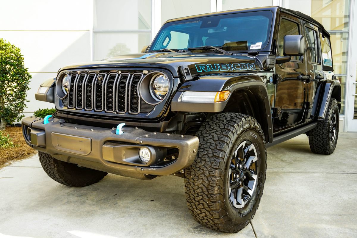 Used 2024 Jeep Wrangler Unlimited Rubicon 4xe image 8