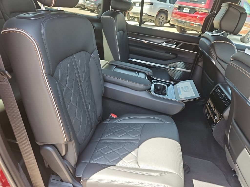 New 2026 Jeep Grand Wagoneer L Summit AWD/4WD image 28