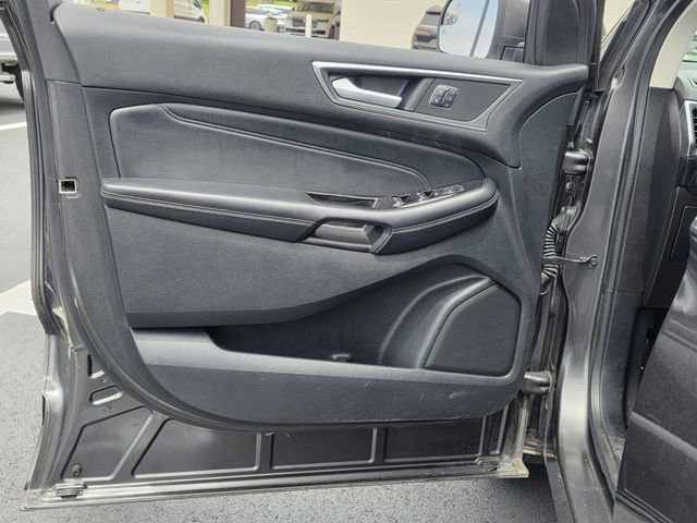 Used 2018 Ford Edge Titanium w/ Cold Weather Package FWD image 15