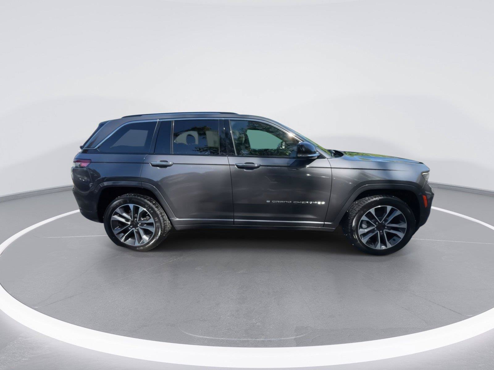 Used 2022 Jeep Grand Cherokee Overland AWD/4WD image 9