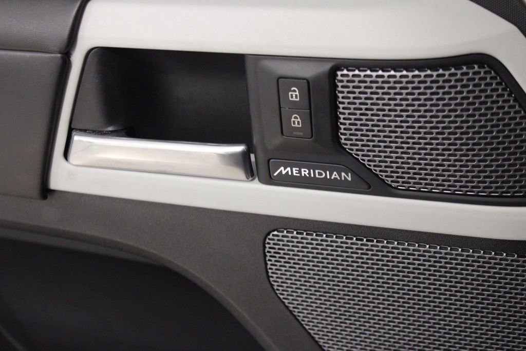 Used 2020 Land Rover Defender 110 HSE AWD/4WD image 16