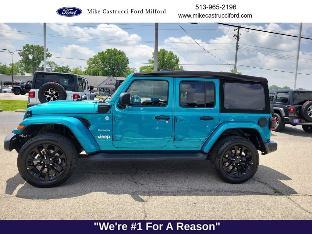 Used 2024 Jeep Wrangler Unlimited Sahara w/ Technology Group AWD/4WD image 2