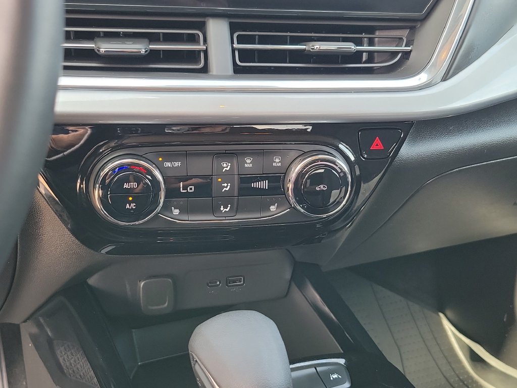 Used 2024 Chevrolet Trax LT w/ Driver Confidence Package FWD image 24