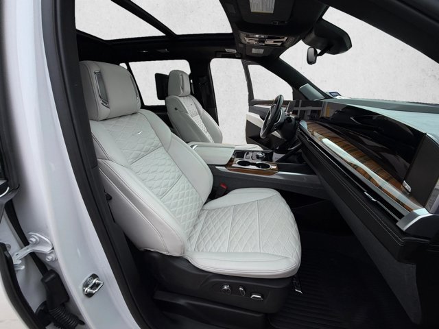 Used 2025 Cadillac Escalade ESV Sport Platinum w/ LPO, Floor Liner Package AWD/4WD image 25