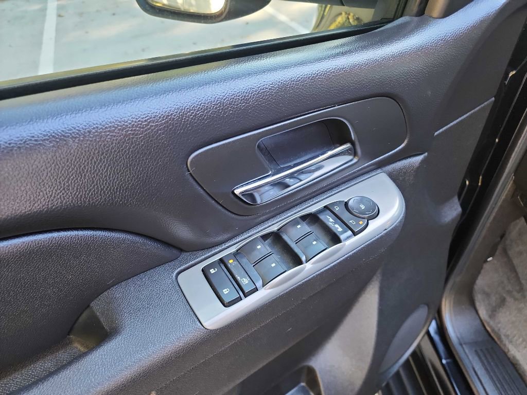 Used 2010 Chevrolet Suburban 2500 LS w/ Skid Plate Package image 15