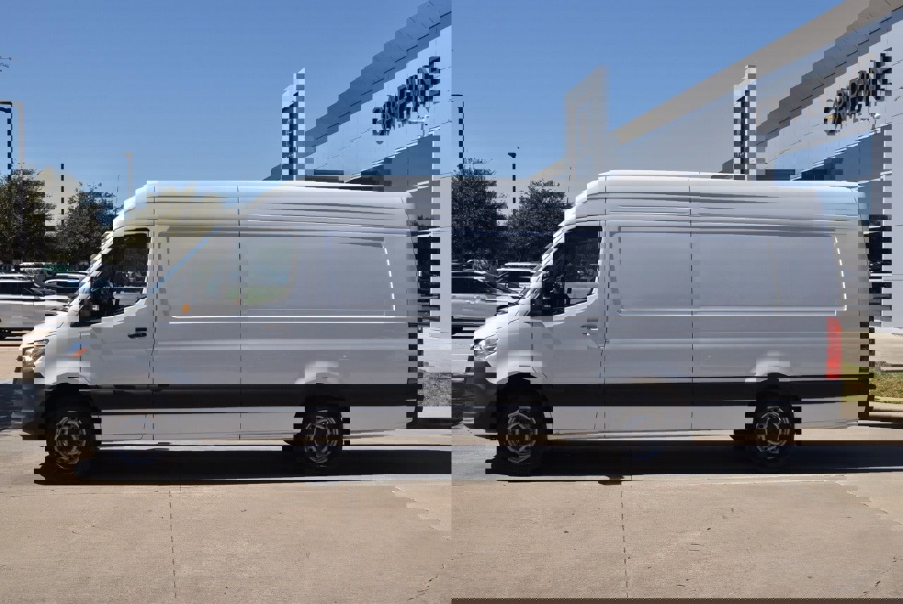 Used 2025 Mercedes-Benz Sprinter 2500 image 12