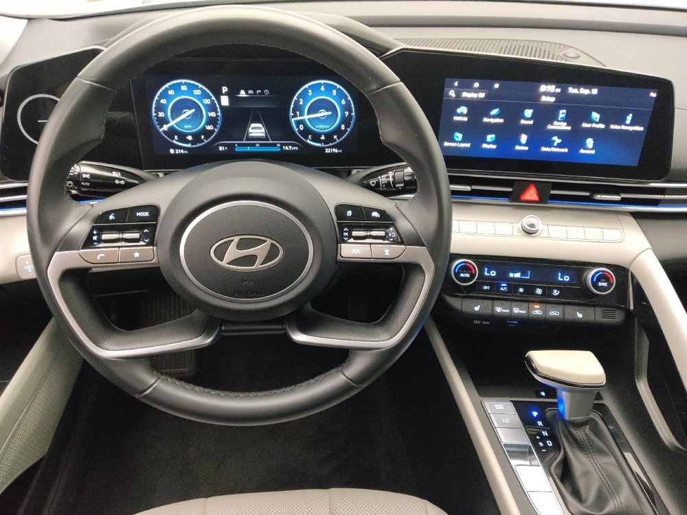 Used 2025 Hyundai Elantra Limited FWD image 26