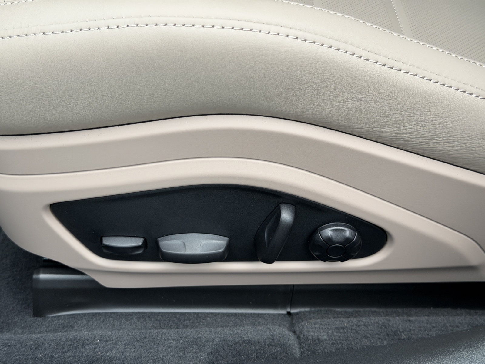 New 2026 Porsche Panamera 4 AWD/4WD image 25