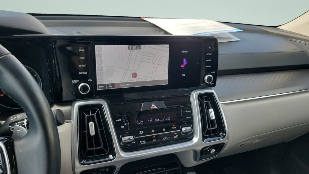 Used 2022 Kia Sorento SX w/ Panoramic Sunroof Package AWD/4WD image 14