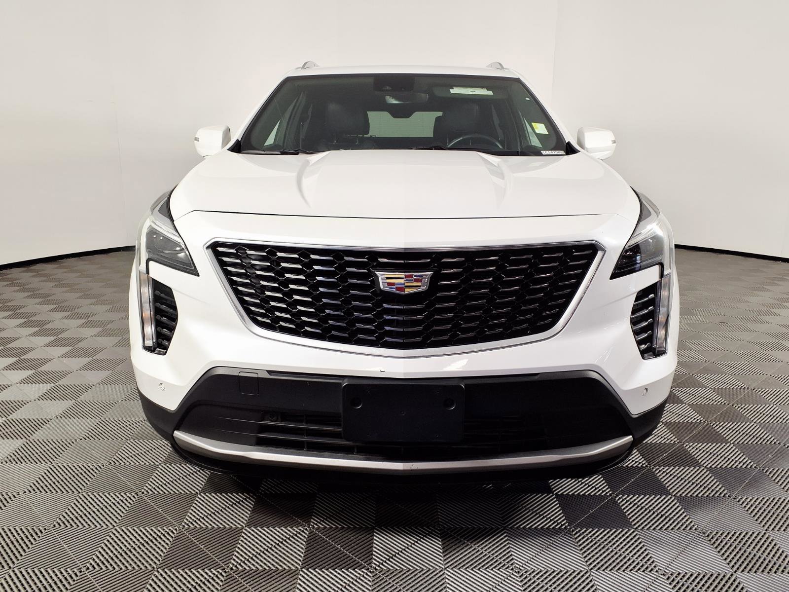 Used 2021 Cadillac XT4 Premium Luxury FWD image 2
