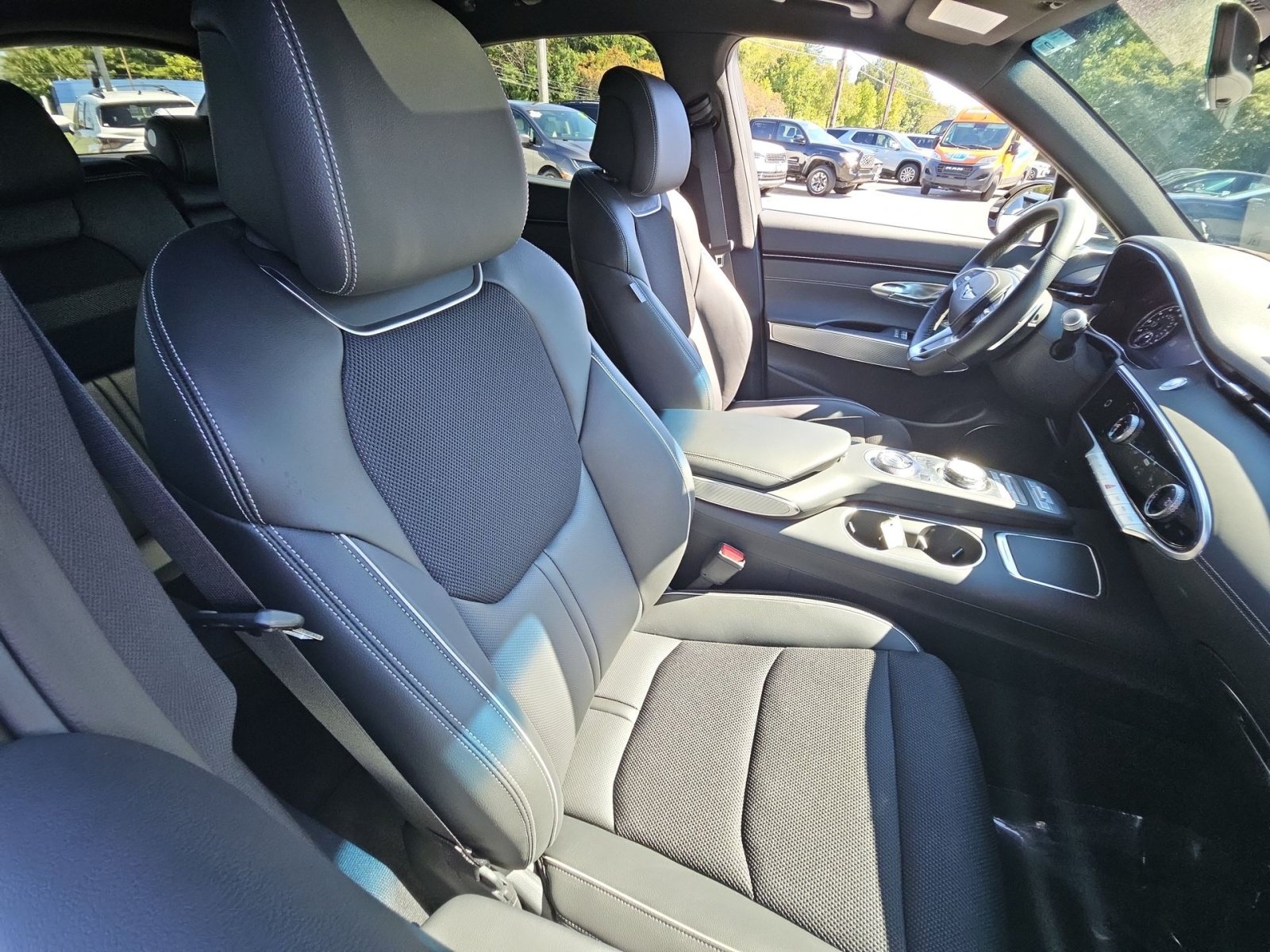 Used 2025 Genesis GV70 3.5T Sport AWD/4WD image 27