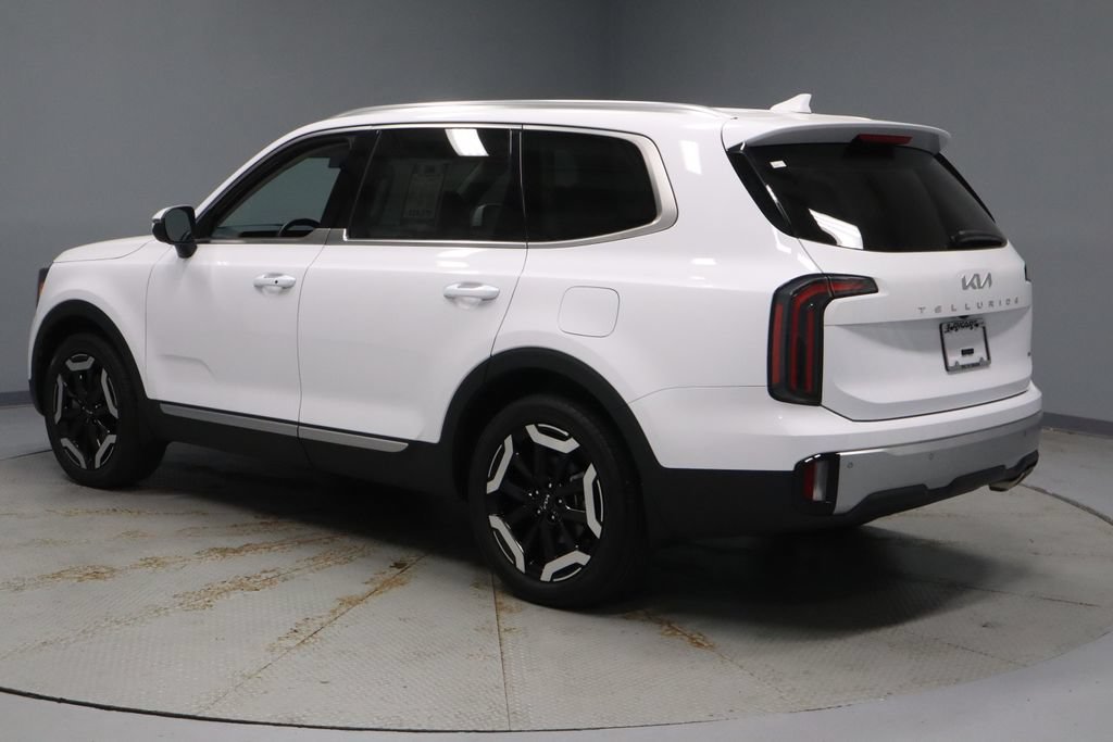 Used 2024 Kia Telluride EX w/ EX Captain's Chair Package AWD/4WD image 9