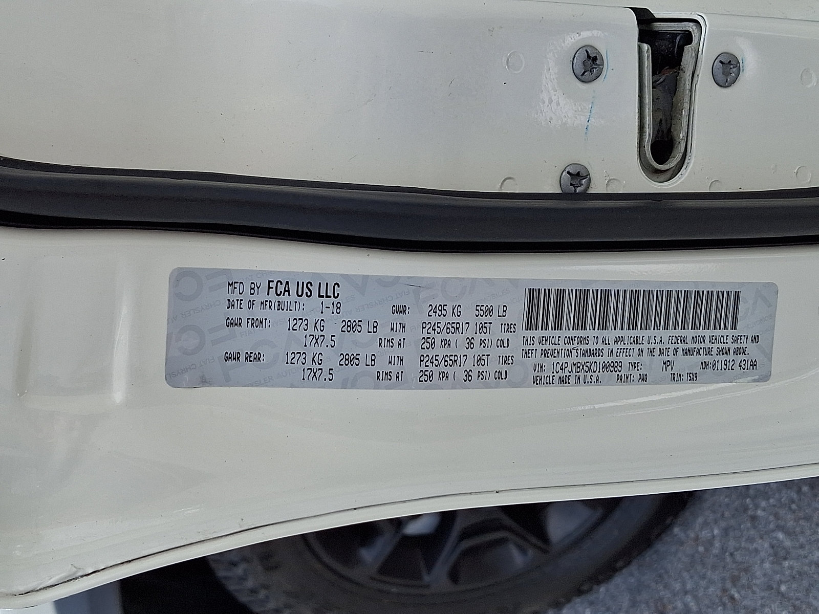 Used 2019 Jeep Cherokee Trailhawk AWD/4WD image 26