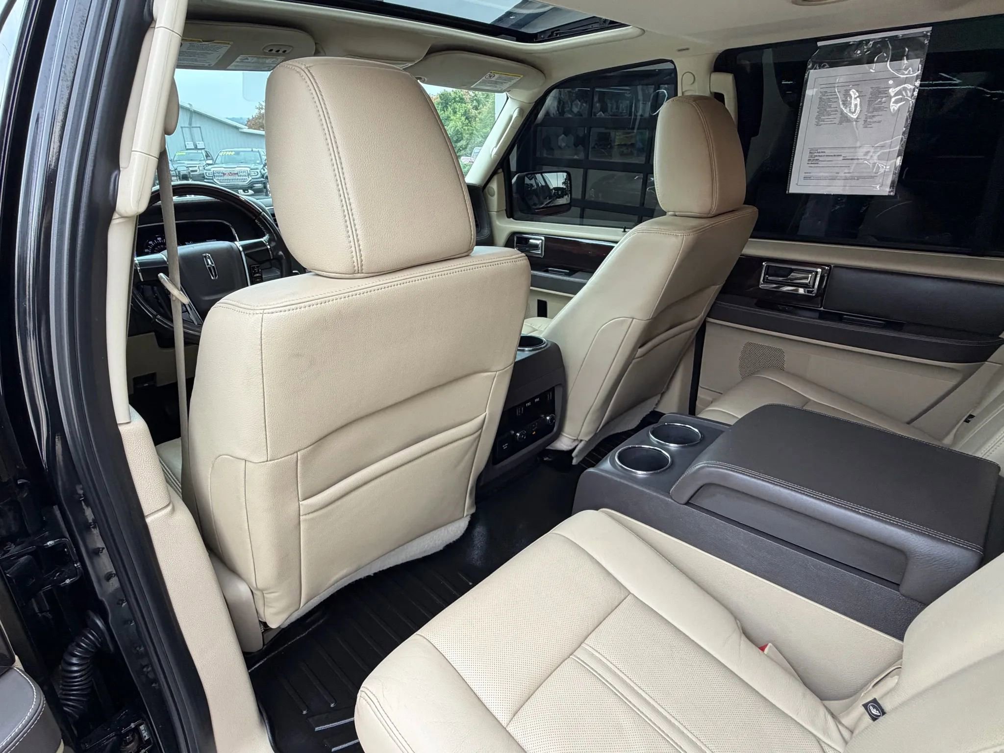 Used 2015 Lincoln Navigator L 4WD w/ Equipment Group 101A Reserve image 34