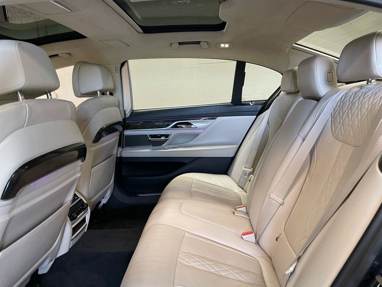 Used 2018 BMW 750i xDrive AWD/4WD image 17