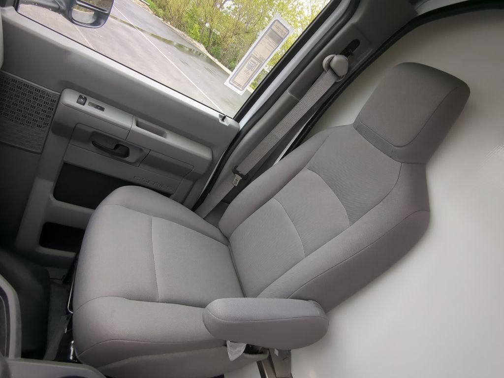 New 2024 Ford E-450 and Econoline 450 Super Duty w/ Power Windows & Locks Group RWD image 17