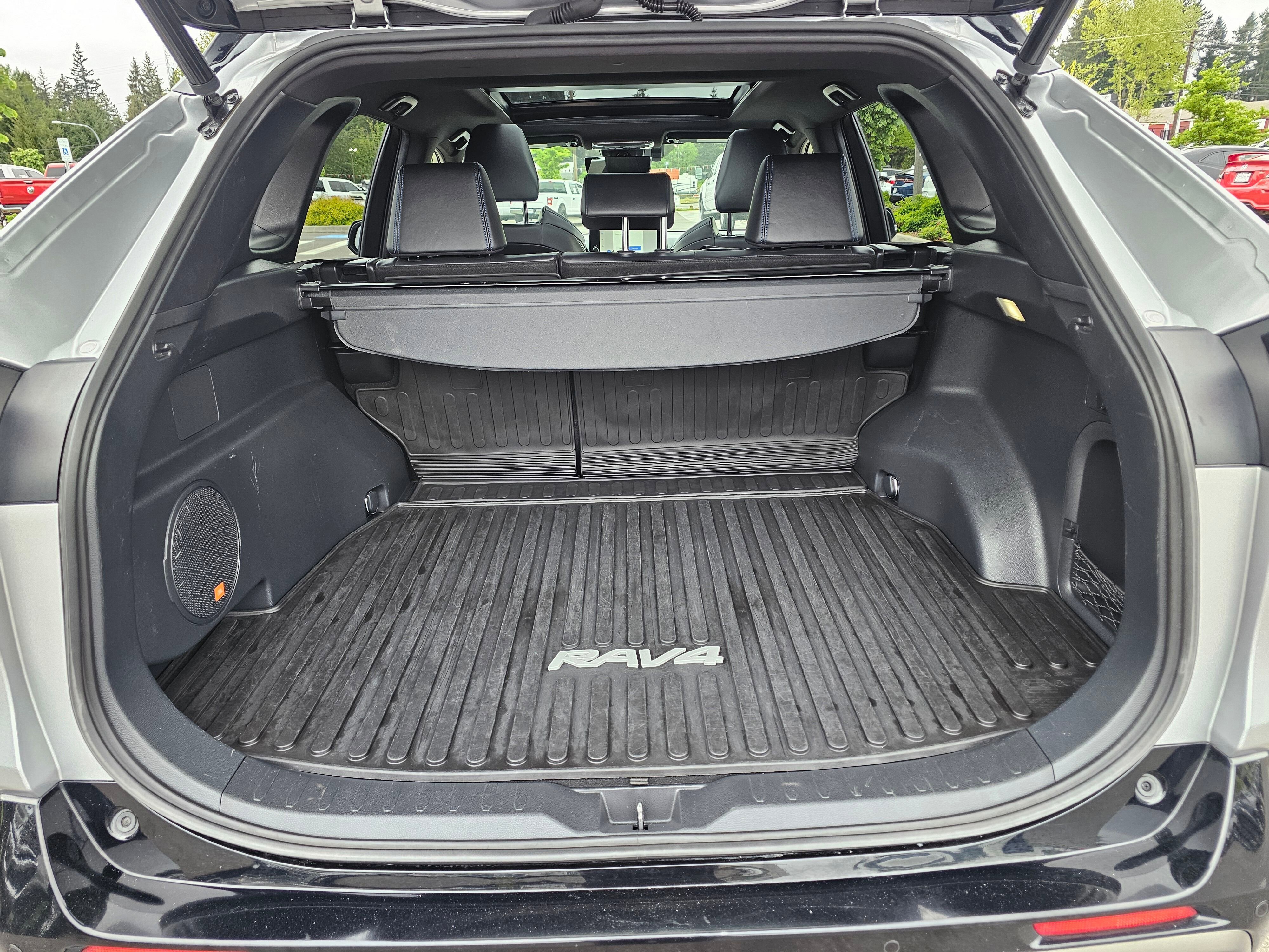 Used 2023 Toyota RAV4 XSE AWD/4WD image 9