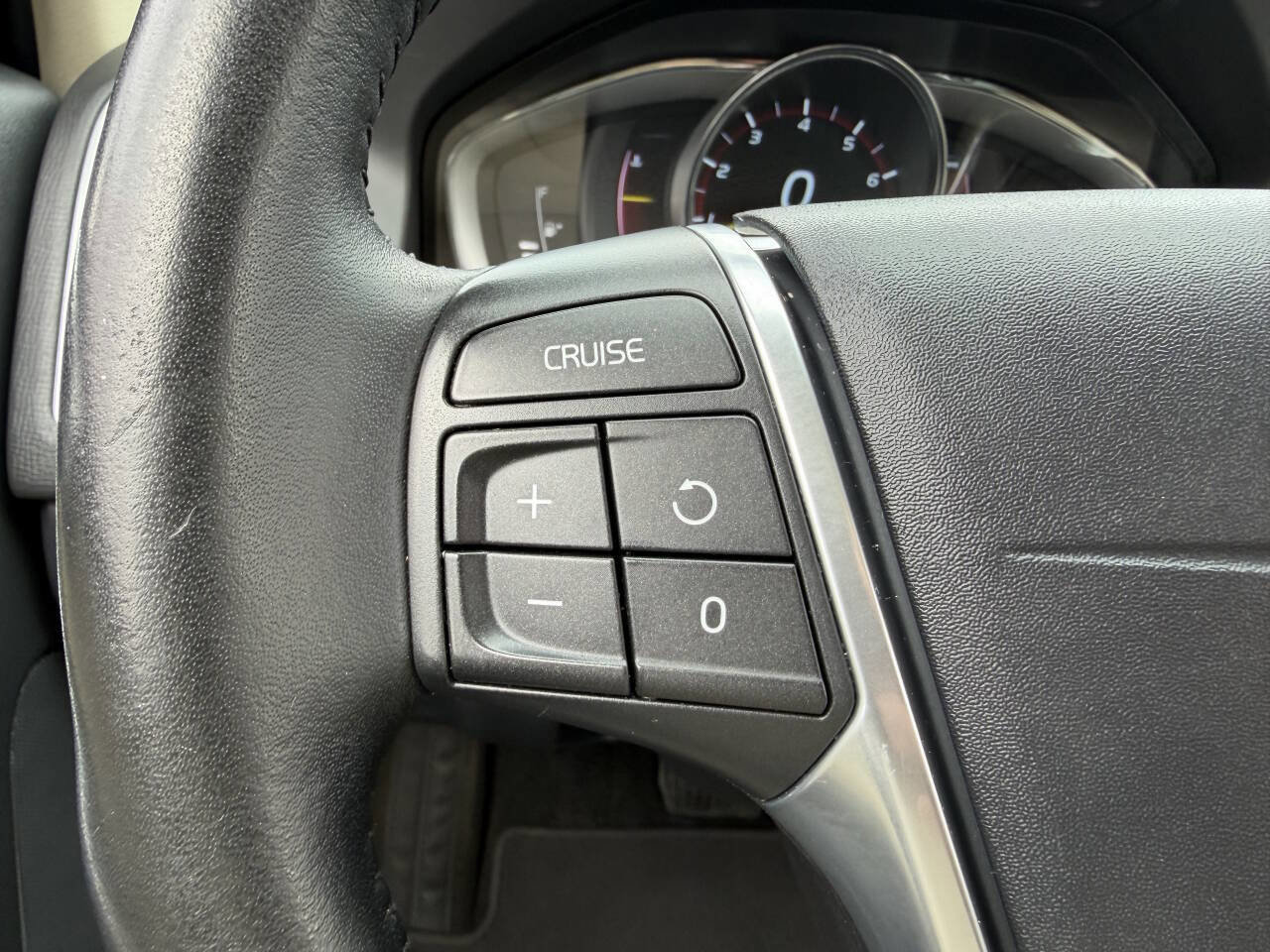 Used 2016 Volvo XC60 T5 Premier w/ Proximity Package image 19