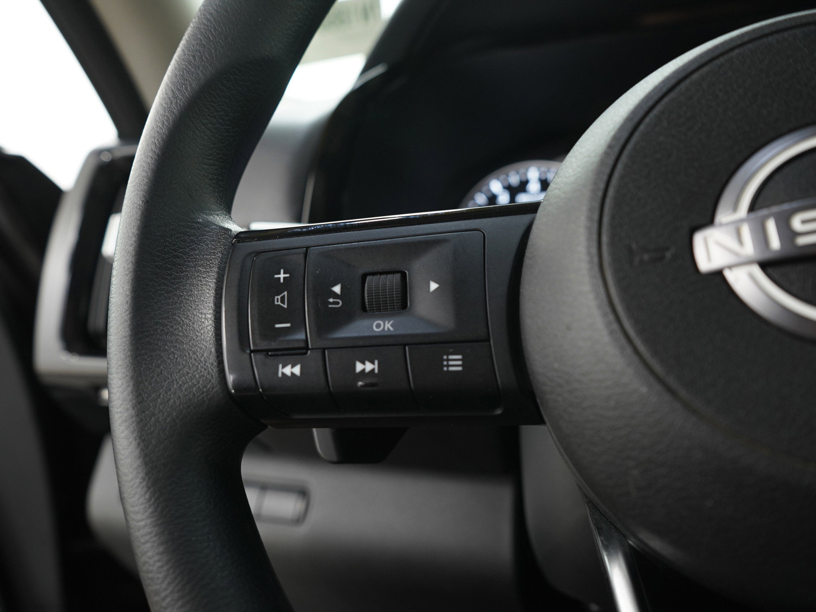 Used 2022 Nissan Pathfinder S AWD/4WD image 26