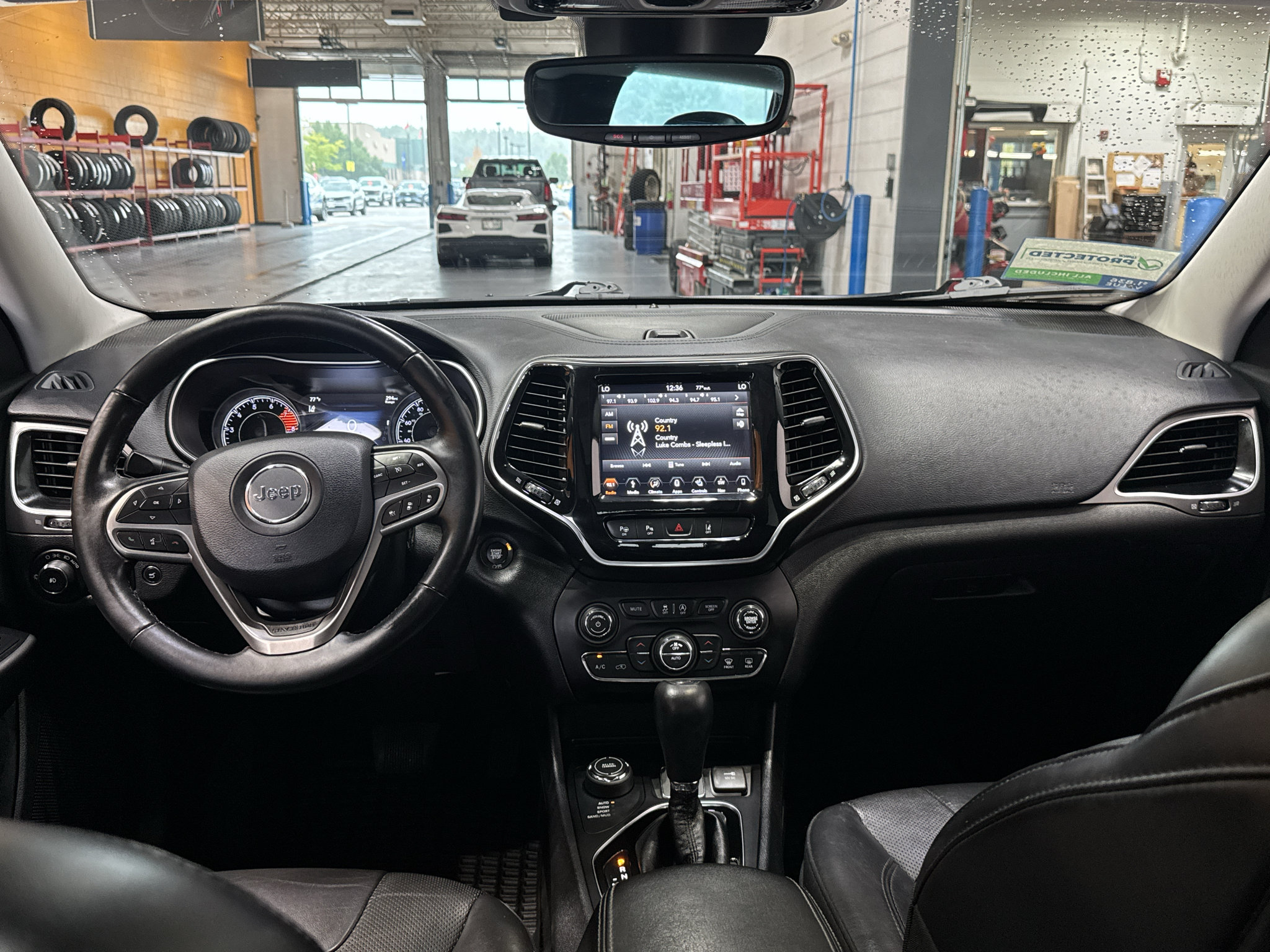 Used 2019 Jeep Cherokee Limited w/ Technology Group AWD/4WD image 14