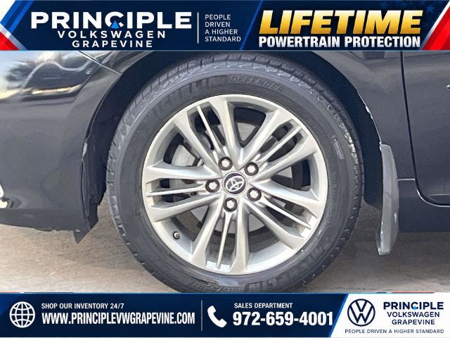 Used 2017 Toyota Camry SE FWD image 5