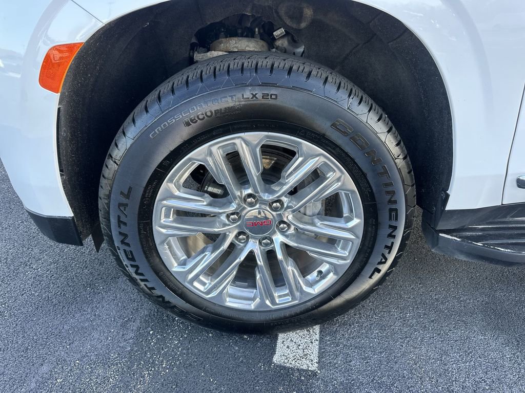 Used 2024 GMC Yukon SLT w/ SLT Luxury Package image 10