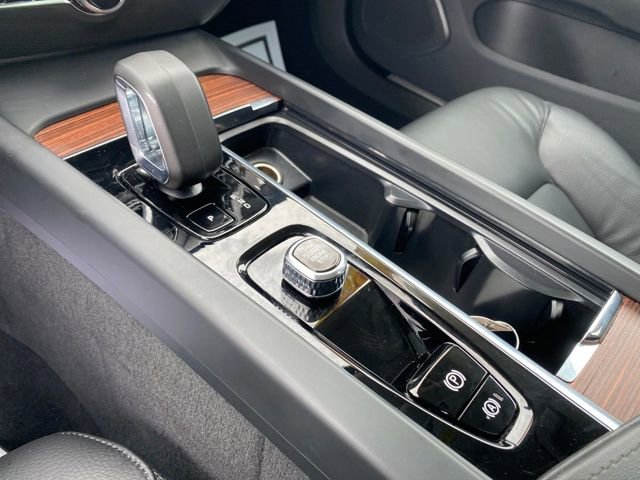 Used 2025 Volvo V60 B5 Cross Country Plus image 11