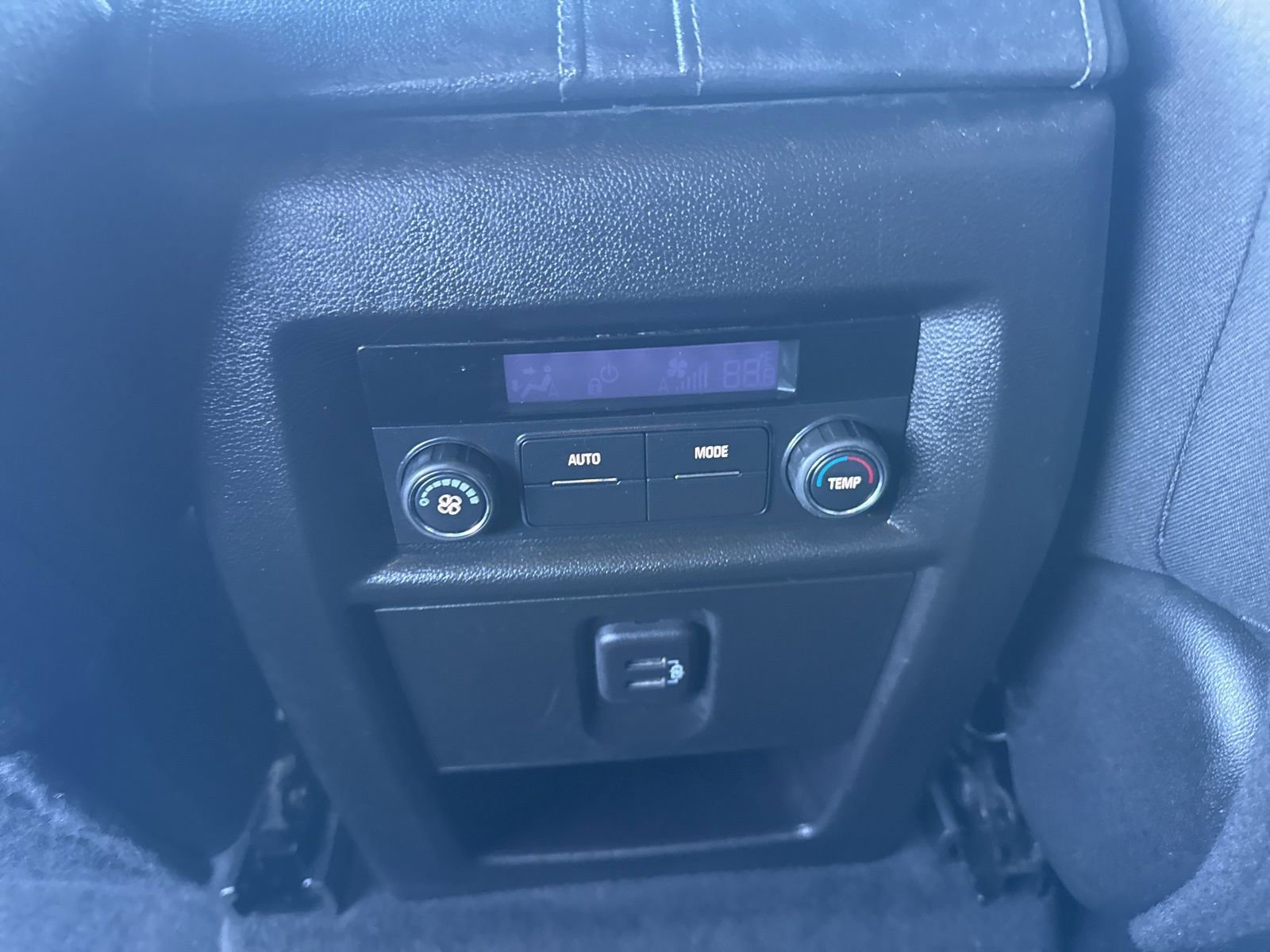 Used 2023 Chevrolet Traverse LT w/ Rear Camera Mirror Package image 19