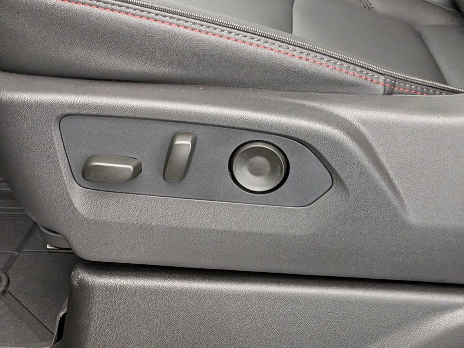 New 2026 Chevrolet Suburban RST image 19