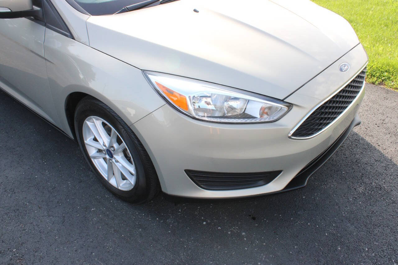 Used 2015 Ford Focus SE FWD image 4