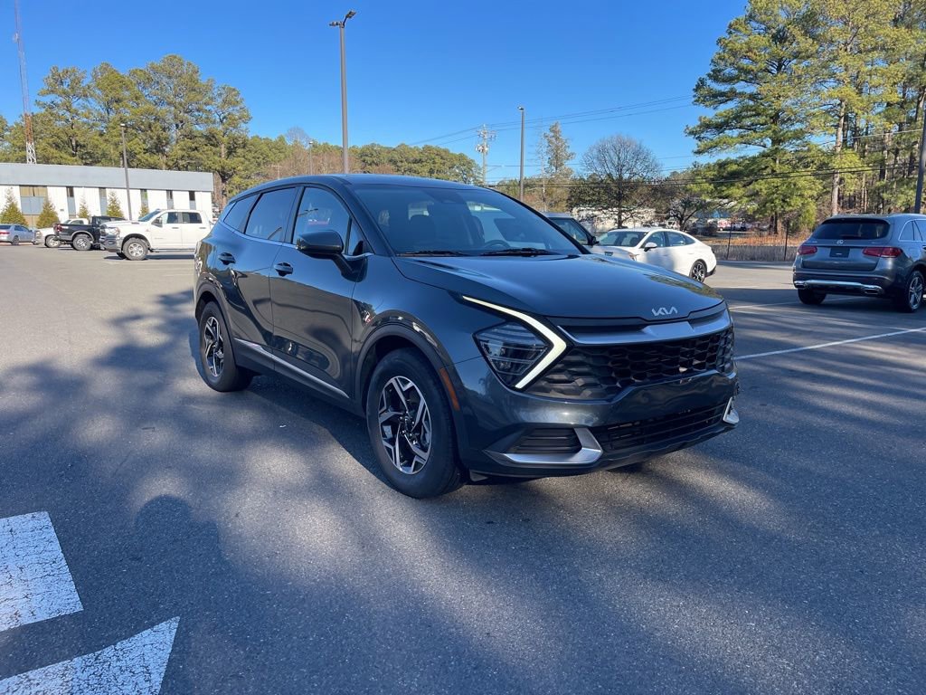 Used 2024 Kia Sportage LX image 4