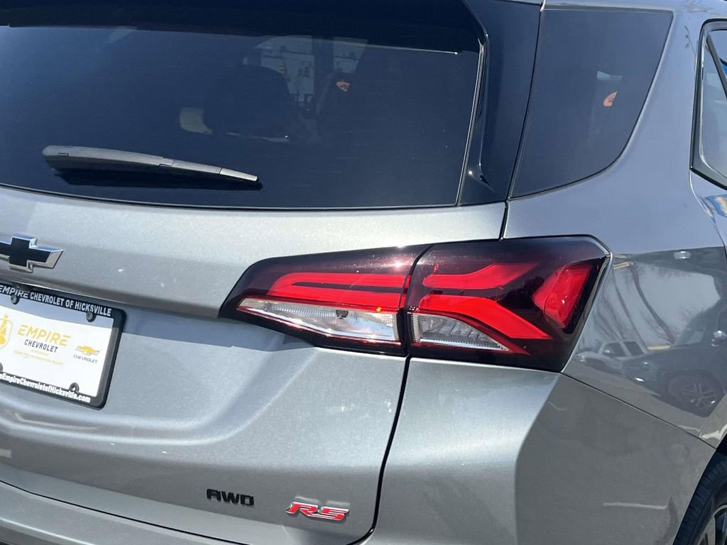 Used 2023 Chevrolet Equinox RS AWD/4WD image 9